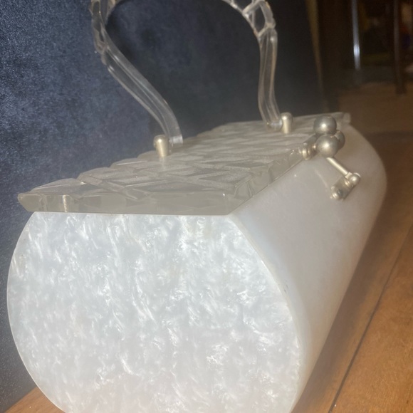 Vtg. Lucite Pearl Bevelled handbag Circa 1953 - Picture 7 of 9